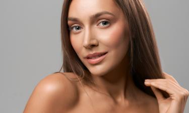 Освещение изменяет оттенок тонального крема на фото — визажист Сурамаева