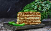 Секрет советской кухни: торт из печенья и сгущенки, который готовится за 15 минут