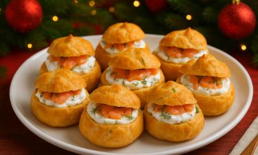 Сливочно-рыбная начинка усиливает вкус профитролей