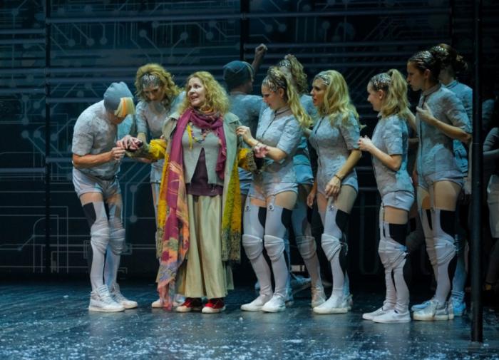 Дивный новый мир Юрия Грымова покажут в театре "Модерн"