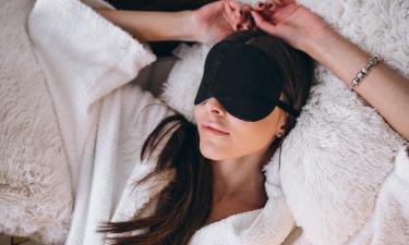 Ночная маска для губ предотвращает трещины и сухость