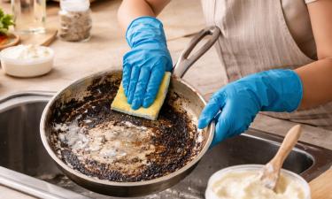 Нагар на чайнике исчезнет без ножей и щёток: паста из трёх ингредиентов творит чудо