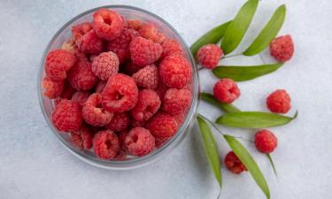 Авокадо, рыба и ягоды улучшают состояние кожи — врач Баранова