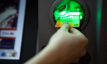 Банки проверяют каждое снятие наличных в банкомате — адвокат Пашин