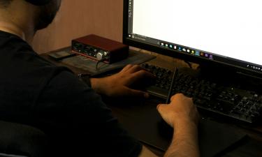 Эксперт Лукацкий назвал популярные схемы мошенничества в сезон отпусков