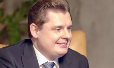 Исчез из эфиров, но не из бизнеса: как Понасенков* удерживает влияние, оставаясь в тени