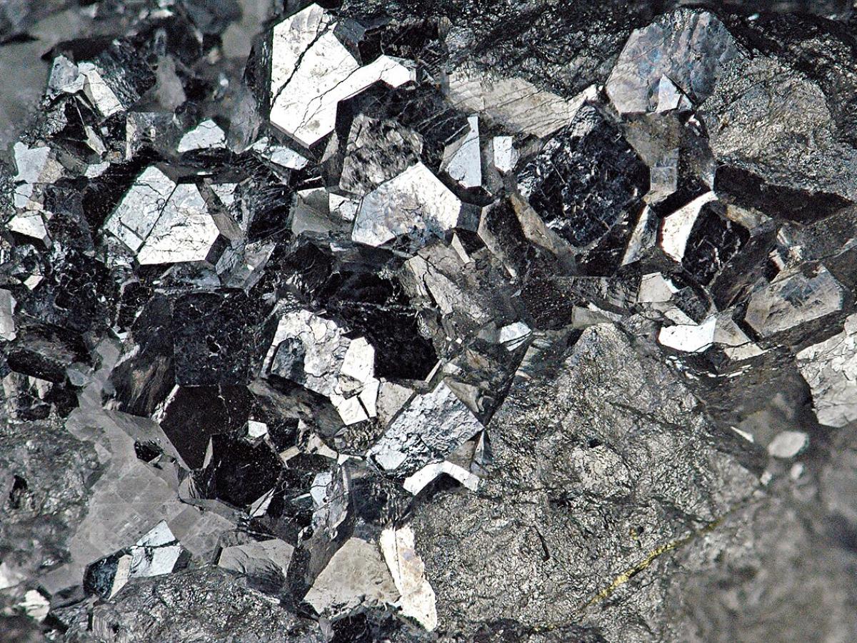 Металл, который тает в руке, оказался ключом к новым технологиям