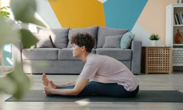 Растяжка кошка перед сном снижает напряжение спины — мастер-тренер Алпатова