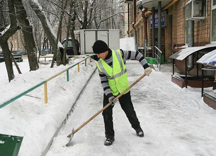 Беглов не справился с уборкой первого снега в Петербурге