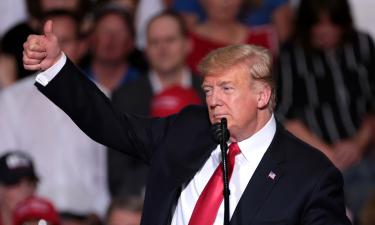 Невидимый фронт: Запад намерен превратить Трампа в Байдена