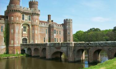 От королей до студентов: узнайте удивительную историю замка Херстмонсо