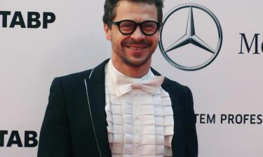 Деревянко шокировал признанием о поцелуях с Гузеевой в сериале Три сестры