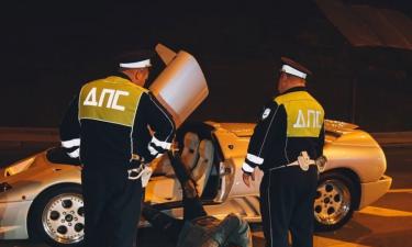 Рэпер Тимати вывалился из автомобиля прямо к ногам полицейских