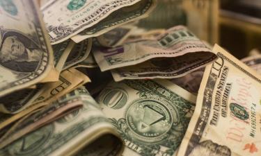 Рекордные ставки на крах доллара: грозит ли обвал американской валюте