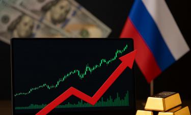Цена на золото взлетела на 50% за год. Что это значит для России