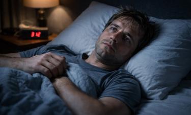 Отказ от сна вызывает галлюцинации и паранойю на 5–7 сутки