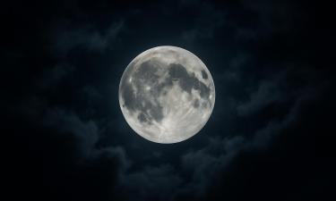 Дыхание богини ночи: найдено объяснение, почему Луна постоянно окутана пылевым облаком