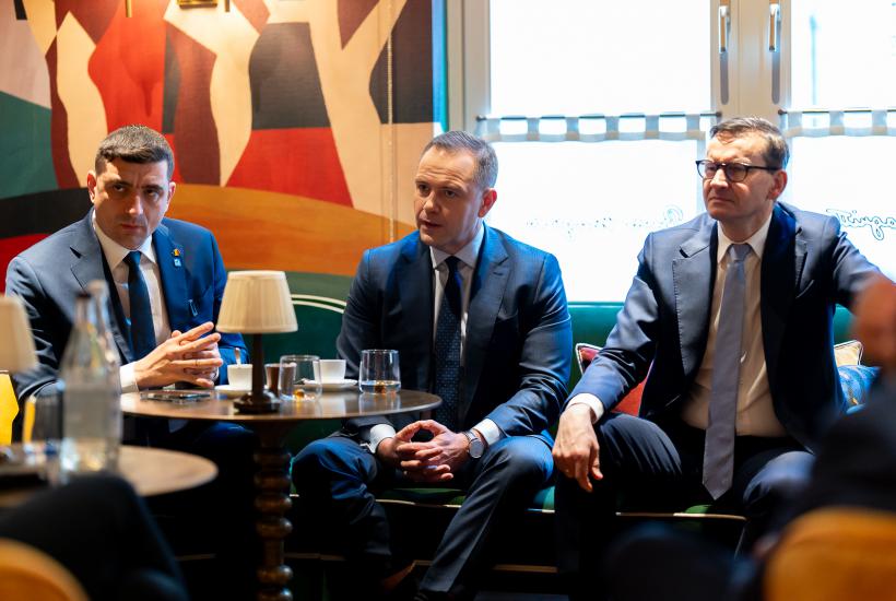 Навроцкий в центре 