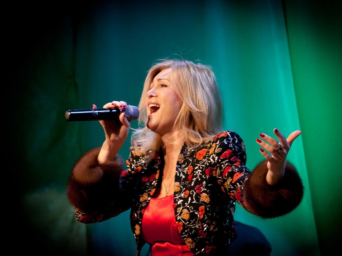 Рейв в Ленфильме вызвал гнев Цыгановой: певица требует прекратить пляски на костях