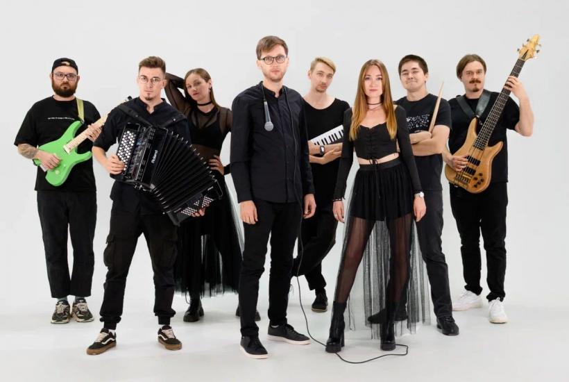 Инди-коллектив Стихи на окнах подъезда №8