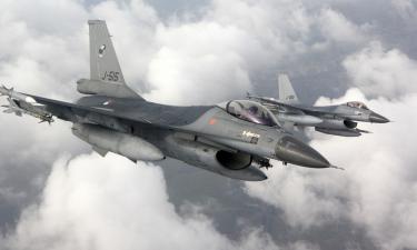 Американские F-16 застряли в пути: Тайвань оказался без самолетов и без пилотов