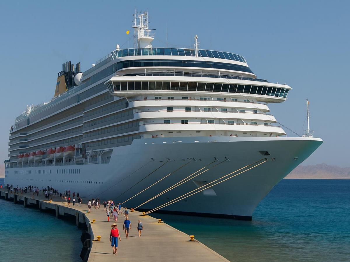 Город в движении: как 28-летний американец решил жить 12 лет на борту корабля