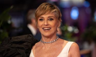 Голливуд усмехнулся: как самые неловкие сцены принесли актёрам мировую известность