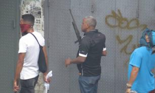 Неизвестные обстреляли митингующих в Каракасе