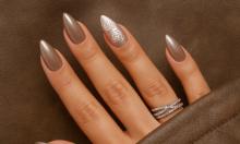 В январе 2026 моден маникюр в тонах Огненной Лошади