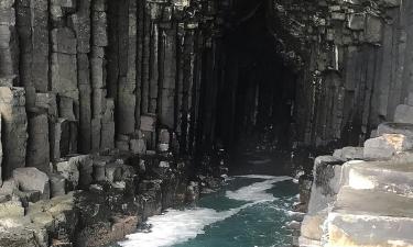 Акустика Фингаловой пещеры создает эффект органного звучания