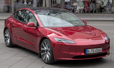 Зарубежные СМИ включили BMW, Tesla и Mercedes в список самых безопасных автомобилей