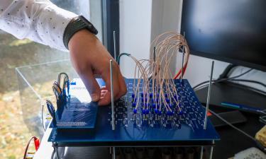 В Зеленограде открылся завод по выпуску фотонных интегральных схем — Минпромторг