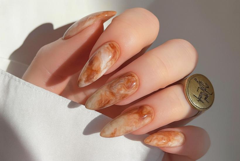 Мраморный маникюр