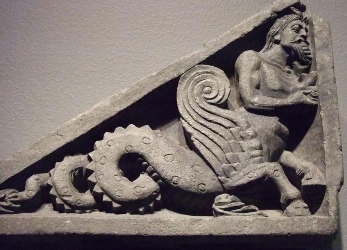 В Италии археологи при раскопках обнаружили древнюю гробницу