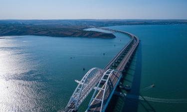 Киев снова атаковал Крымский мост в самый пик турсезона-2025