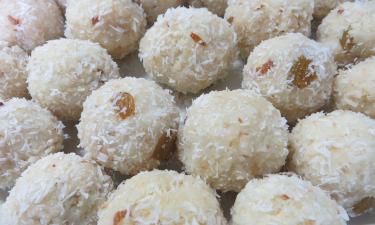 Непеченные конфеты Рафаэлло делают из четырех ингредиентов