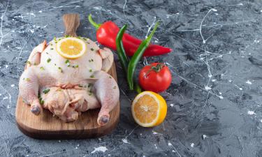 Целую курицу можно хранить в холодильнике до 48 часов — диетологи