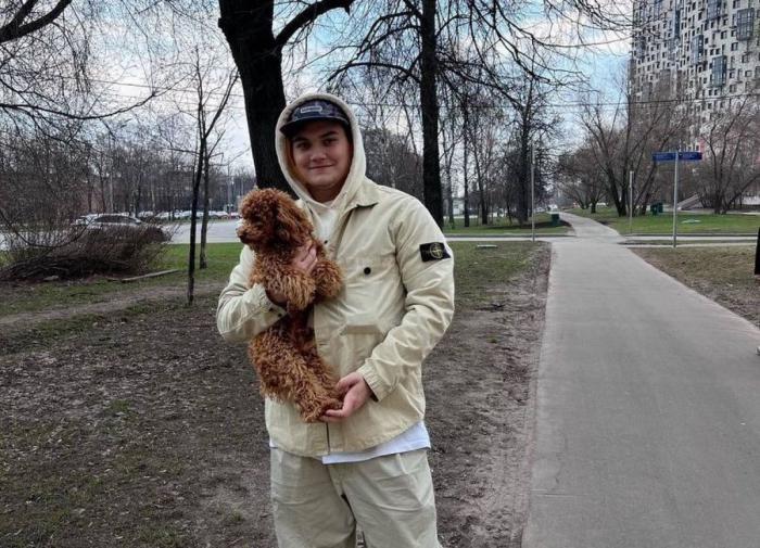 Сын Михаила Круга Александр бросил учёбу в ГИТИСе ради концертов с песнями отца
