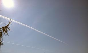 След от самолёта состоит из дыма от сгоревшего керосина, объяснил пилот Смирнов