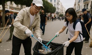 Корейские туристы убрали мусор в центре Туниса — соцсети вызвали обсуждение