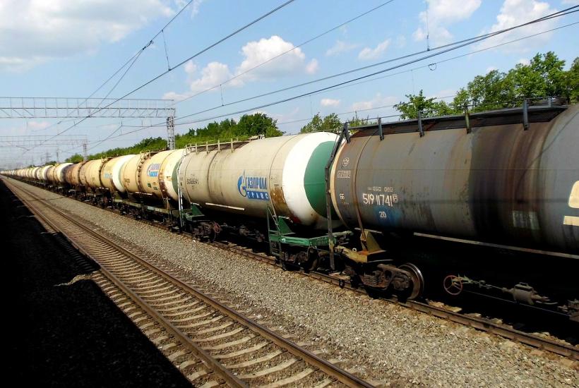 Цистерны с нефтью