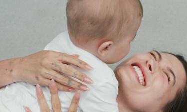 Редкие фото Джека Блюза: Хейли Бибер отмечает первый день рождения сына