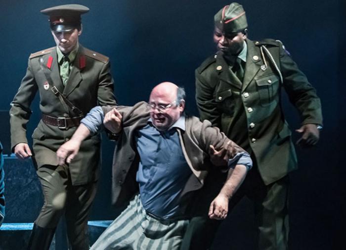 В театре "Модерн" покажут антифашистский спектакль