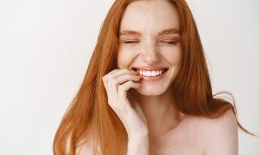 Улыбка без визита к стоматологу: 5 способов отбелить зубы дома и не повредить эмаль