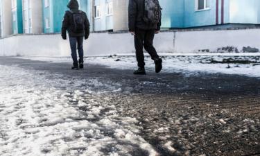 Безопасная группировка при падении на льду разъяснена ортопедом Литвиненко