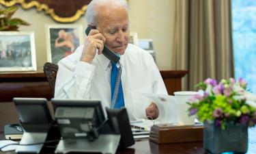 Воинствующий Байден: экс-президент США изобьет авторов книги о своем сроке