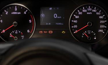 Скрытые хитрости гибридного салона: как экран и кнопки создают идеальный баланс