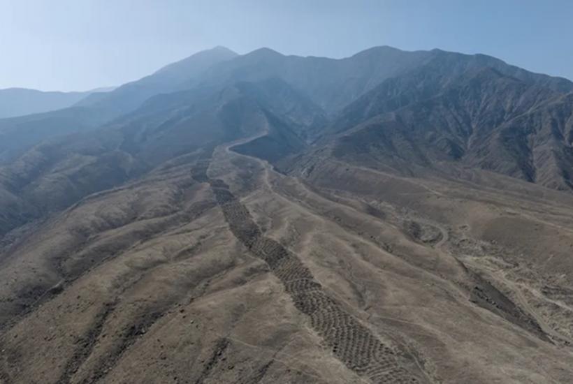 Аэрофотоснимок "полосы дыр" на юге Перу