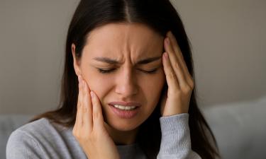Мигрень можно остановить руками: метод, который действует за 4 минуты