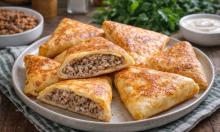 Блины со вкусом чебурека: сочность начинки удержит непривычный формат
